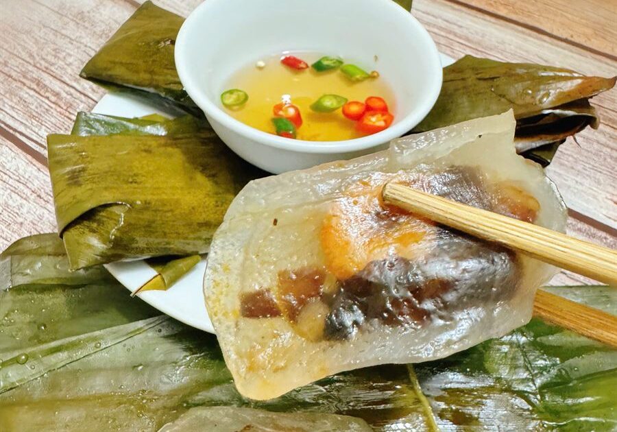 Bánh bột lọc lá Quảng Bình – gói lá chuối, hấp nóng, nhân tôm thịt