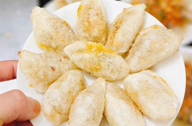 Bánh bột lọc rán Quảng Bình – vỏ giòn rụm, ăn nóng chấm mắm ớt
