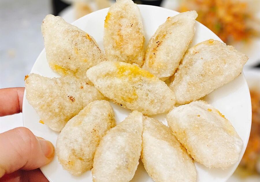 Bánh bột lọc rán Quảng Bình – vỏ giòn rụm, ăn nóng chấm mắm ớt